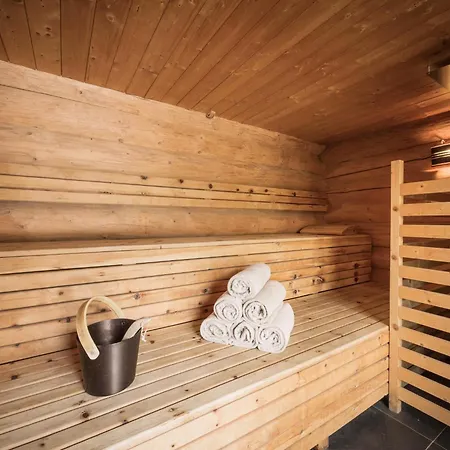 شاليه Modern In The Willow Roof