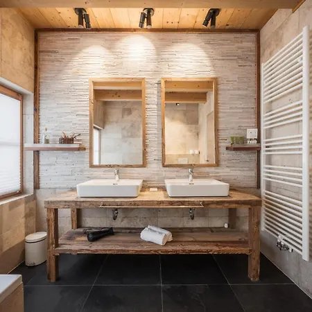 Modern In The Willow Roof * لوتاش