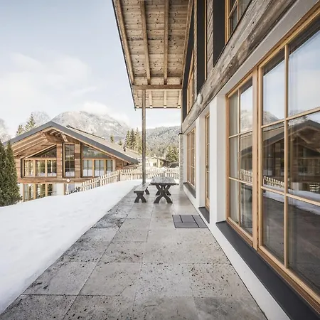 Modern In The Willow Roof شاليه لوتاش